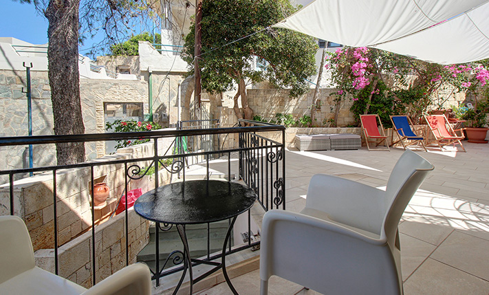 APARTMENT WITH AN EXTRA GUESTHOUSE & SEA VIEWS