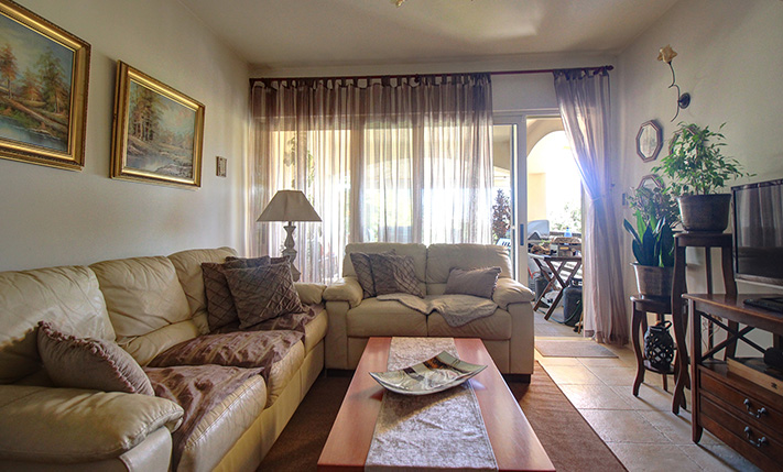 SELF-CONTAINED WITH PRIVATE GARDEN NEAR THE BEACH