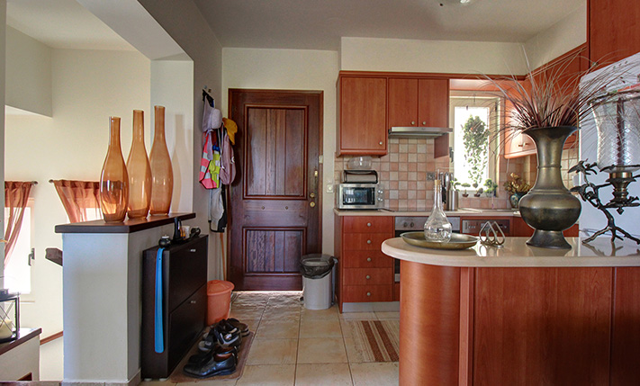 SELF-CONTAINED WITH PRIVATE GARDEN NEAR THE BEACH