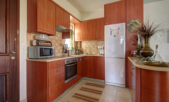 ΑΥΤΟΝΟΜΟ ΜΕ ΙΔΙΩΤΙΚΟ ΚΗΠΟ ΚΟΝΤΑ ΣΤΗ ΘΑΛΑΣΣΑ