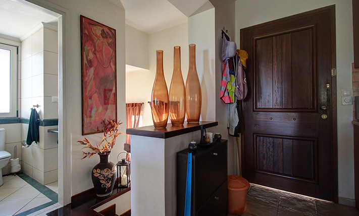 SELF-CONTAINED WITH PRIVATE GARDEN NEAR THE BEACH