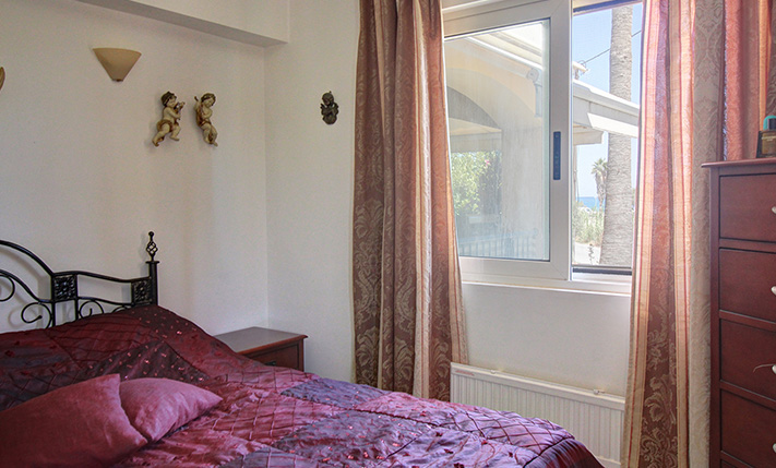 ΑΥΤΟΝΟΜΟ ΜΕ ΙΔΙΩΤΙΚΟ ΚΗΠΟ ΚΟΝΤΑ ΣΤΗ ΘΑΛΑΣΣΑ