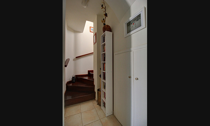 SELF-CONTAINED WITH PRIVATE GARDEN NEAR THE BEACH