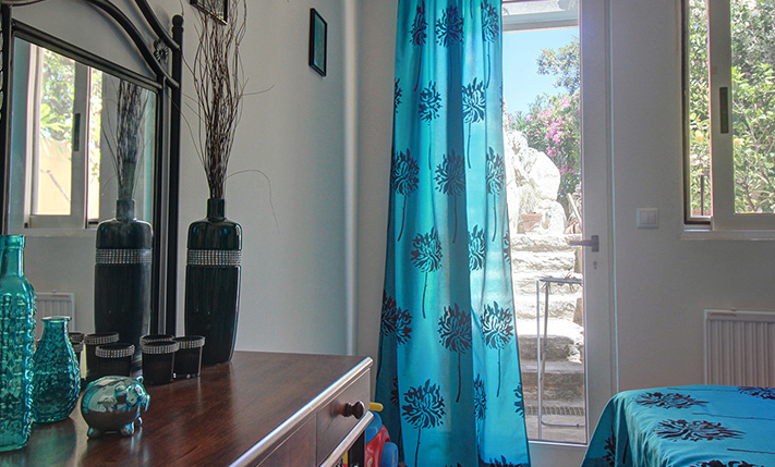 ΑΥΤΟΝΟΜΟ ΜΕ ΙΔΙΩΤΙΚΟ ΚΗΠΟ ΚΟΝΤΑ ΣΤΗ ΘΑΛΑΣΣΑ