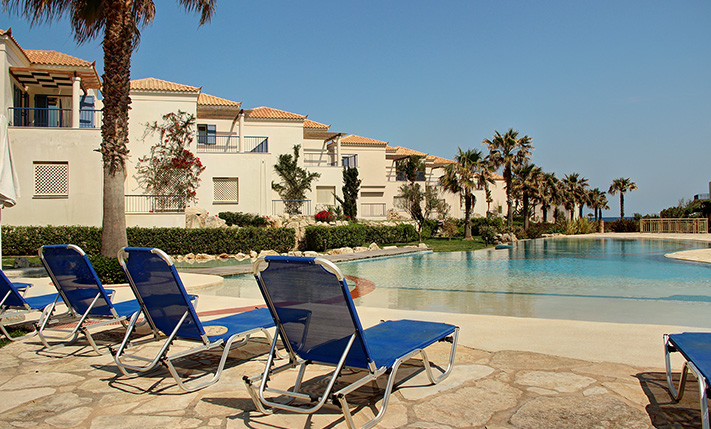 SELF-CONTAINED WITH PRIVATE GARDEN NEAR THE BEACH