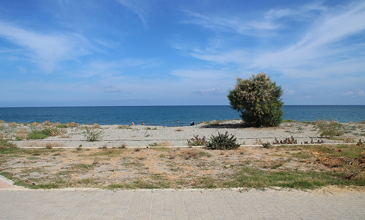 ΑΥΤΟΝΟΜΟ ΜΕ ΙΔΙΩΤΙΚΟ ΚΗΠΟ ΚΟΝΤΑ ΣΤΗ ΘΑΛΑΣΣΑ