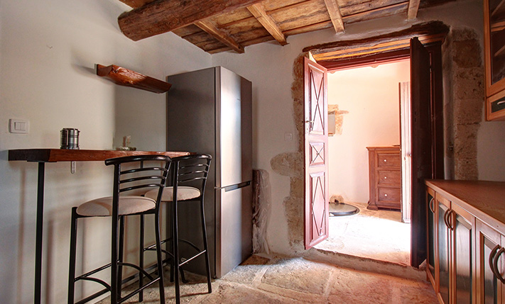 APARTMENT WITH PRIVATE TERRACE & MOUNTAIN VIEWS