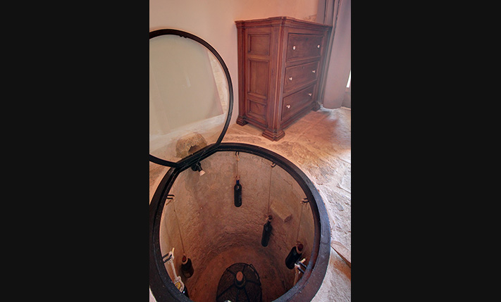 APARTMENT WITH PRIVATE TERRACE & MOUNTAIN VIEWS