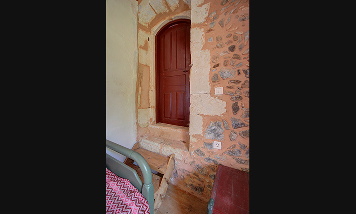 APARTMENT WITH PRIVATE TERRACE & MOUNTAIN VIEWS