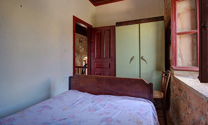 APARTMENT WITH PRIVATE TERRACE & MOUNTAIN VIEWS