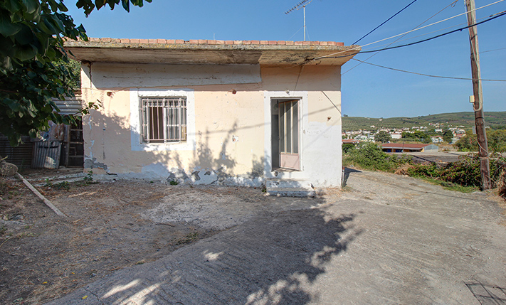 NEAR VOUKOLIES, EASY TO REPAIR