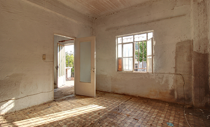 NEAR VOUKOLIES, EASY TO REPAIR