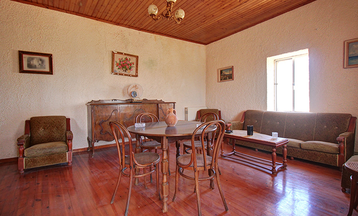 LARGE BUILDING WITH GUARANTEED SEA VIEWS