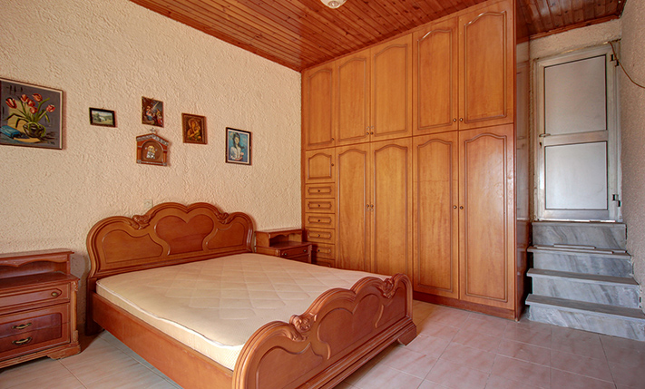 LARGE BUILDING WITH GUARANTEED SEA VIEWS