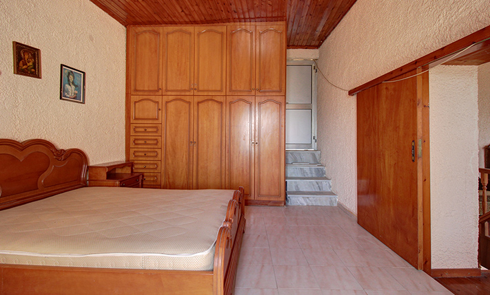 LARGE BUILDING WITH GUARANTEED SEA VIEWS