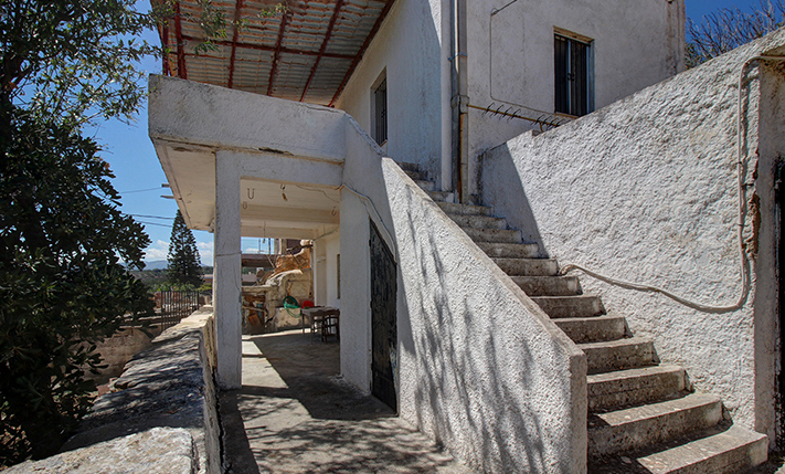 LARGE BUILDING WITH GUARANTEED SEA VIEWS