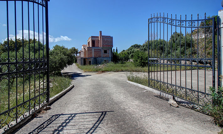 UNFINISHED 4-APT BUILDING WITH SEA VIEWS