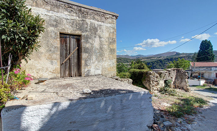 IN TRADITIONAL NEIGHBORHOOD SOUTH OF KISSAMOS