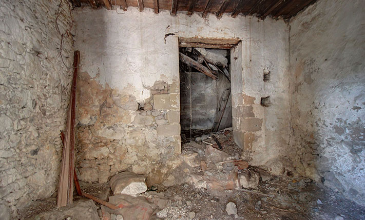 IN TRADITIONAL NEIGHBORHOOD SOUTH OF KISSAMOS