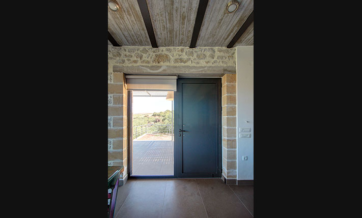 A CONTEMPORARY JEWEL OVER KISSAMOS BAY