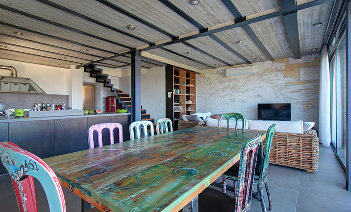 A CONTEMPORARY JEWEL OVER KISSAMOS BAY