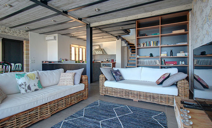 A CONTEMPORARY JEWEL OVER KISSAMOS BAY