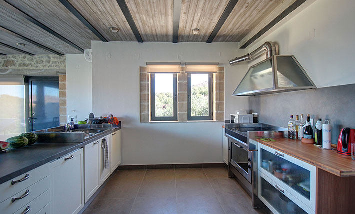 A CONTEMPORARY JEWEL OVER KISSAMOS BAY