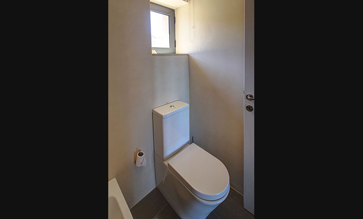 A CONTEMPORARY JEWEL OVER KISSAMOS BAY