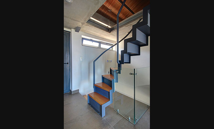 A CONTEMPORARY JEWEL OVER KISSAMOS BAY