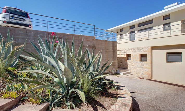 A CONTEMPORARY JEWEL OVER KISSAMOS BAY