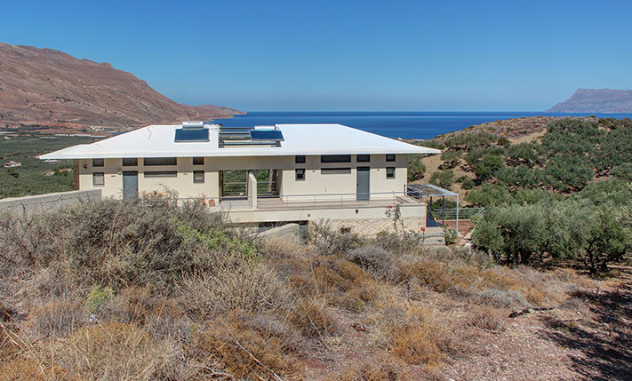 A CONTEMPORARY JEWEL OVER KISSAMOS BAY