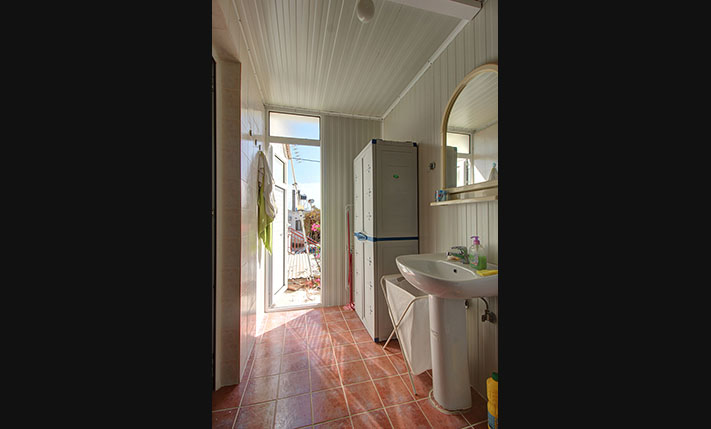 CORNER FOR RESTORATION CLOSE TO INTERCHANGE