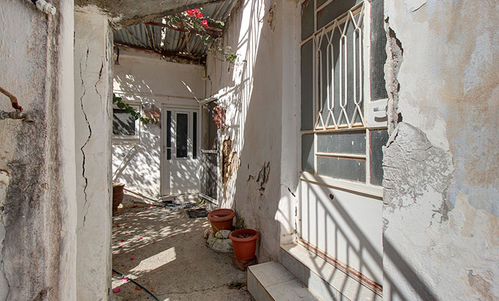 CORNER FOR RESTORATION CLOSE TO INTERCHANGE