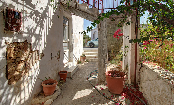 CORNER FOR RESTORATION CLOSE TO INTERCHANGE
