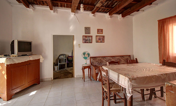 CORNER FOR RESTORATION CLOSE TO INTERCHANGE