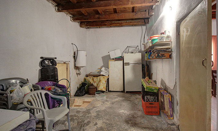 CORNER FOR RESTORATION CLOSE TO INTERCHANGE