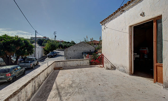 CORNER FOR RESTORATION CLOSE TO INTERCHANGE