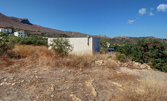 DEVELOPMENT PLOT WITH A SINGLE-LEVEL BUILDING