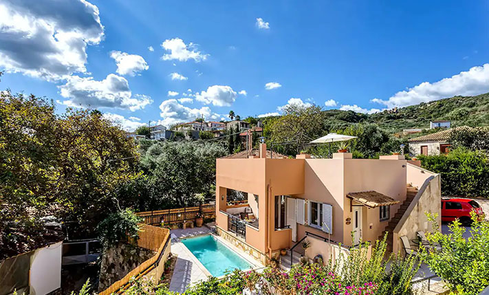 1-LEVEL WITH VIEWS ON A SQUARE WITH PLANE TREES