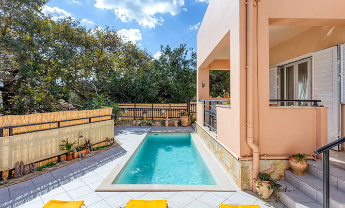 1-LEVEL WITH VIEWS ON A SQUARE WITH PLANE TREES