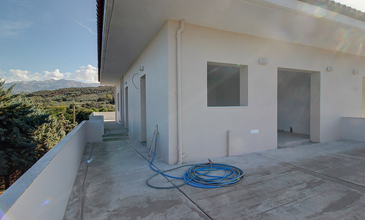 MIXED-USE BUILDING WITH RETAIL UNIT AND 2 APTS