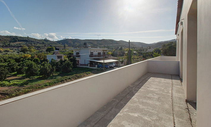 MIXED-USE BUILDING WITH RETAIL UNIT AND 2 APTS