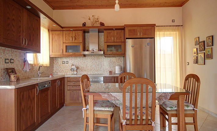 HOUSE WITH A GUESTS STUDIO & SEA VIEWS