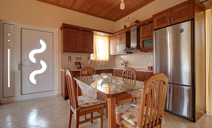 HOUSE WITH A GUESTS STUDIO & SEA VIEWS