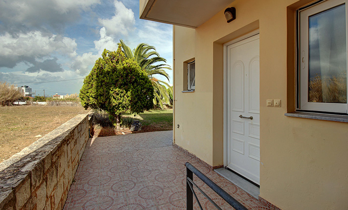 BUILDING OF 9 APARTMENTS NEAR THE BEACH