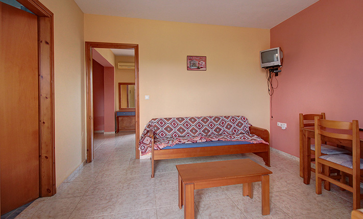 BUILDING OF 9 APARTMENTS NEAR THE BEACH