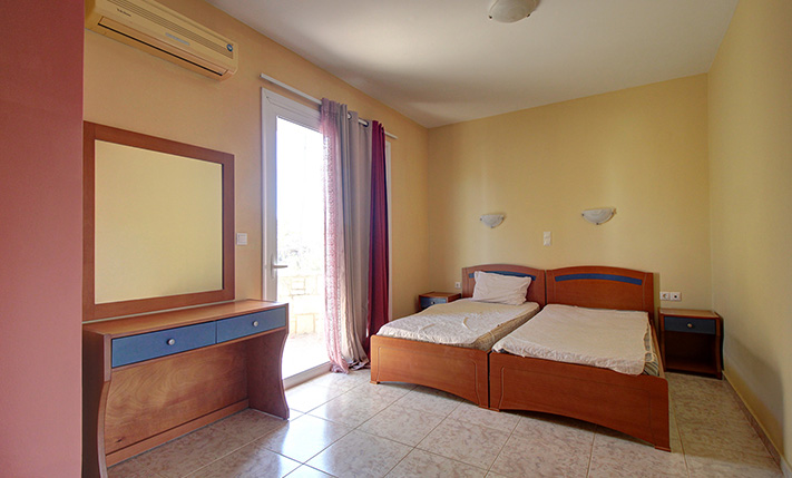 BUILDING OF 9 APARTMENTS NEAR THE BEACH