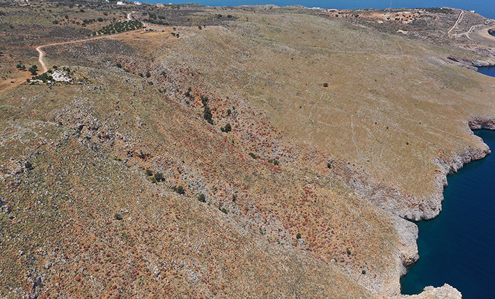 ECO-FRIENDLY VILLA AT THE EDGE OF APOKORONAS