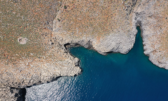 ECO-FRIENDLY VILLA AT THE EDGE OF APOKORONAS