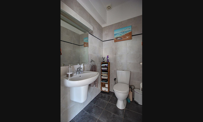 ECO-FRIENDLY VILLA AT THE EDGE OF APOKORONAS